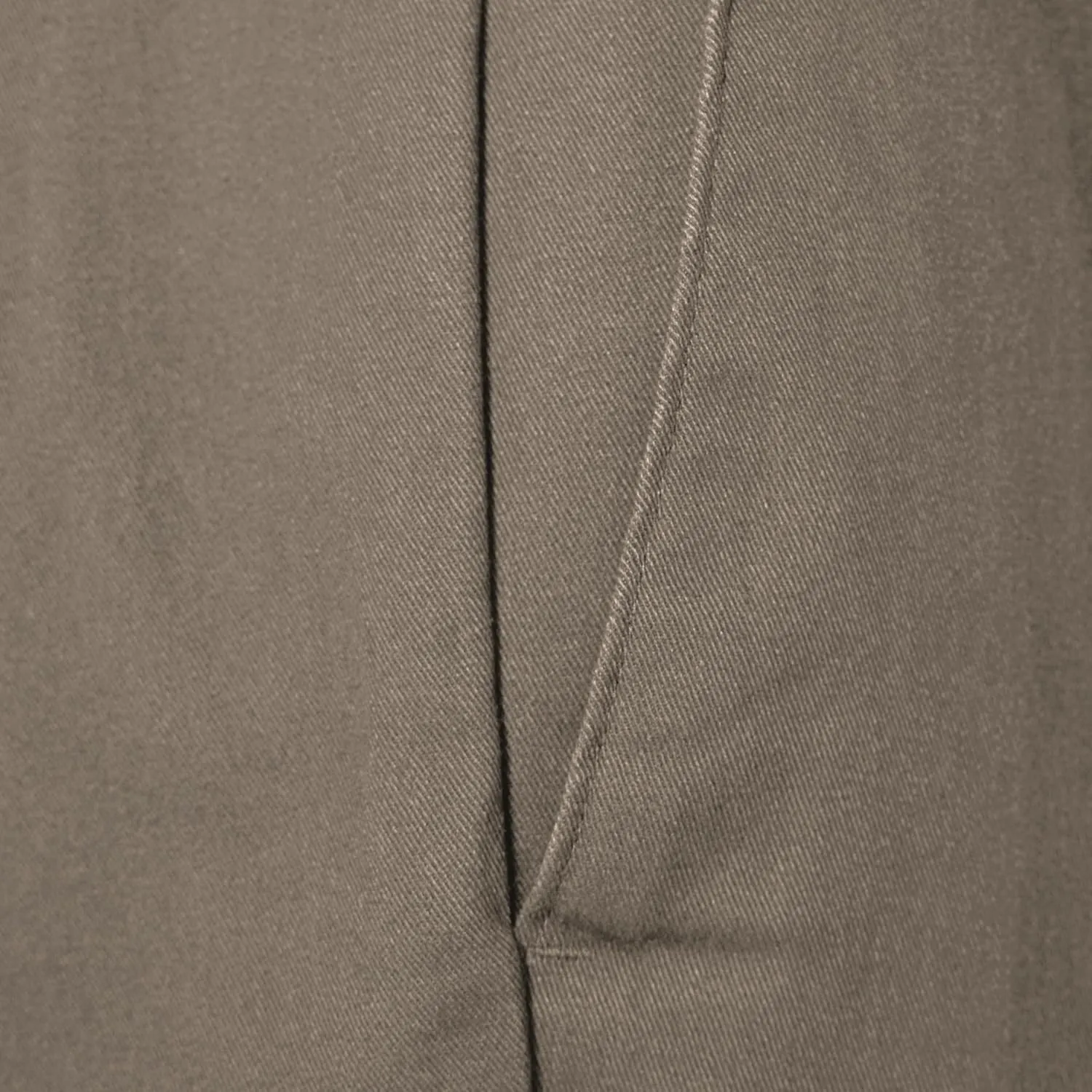 Amazon Essentials Men's Slim-Fit Wrinkle-Resistant Flat-Front Chino Pant