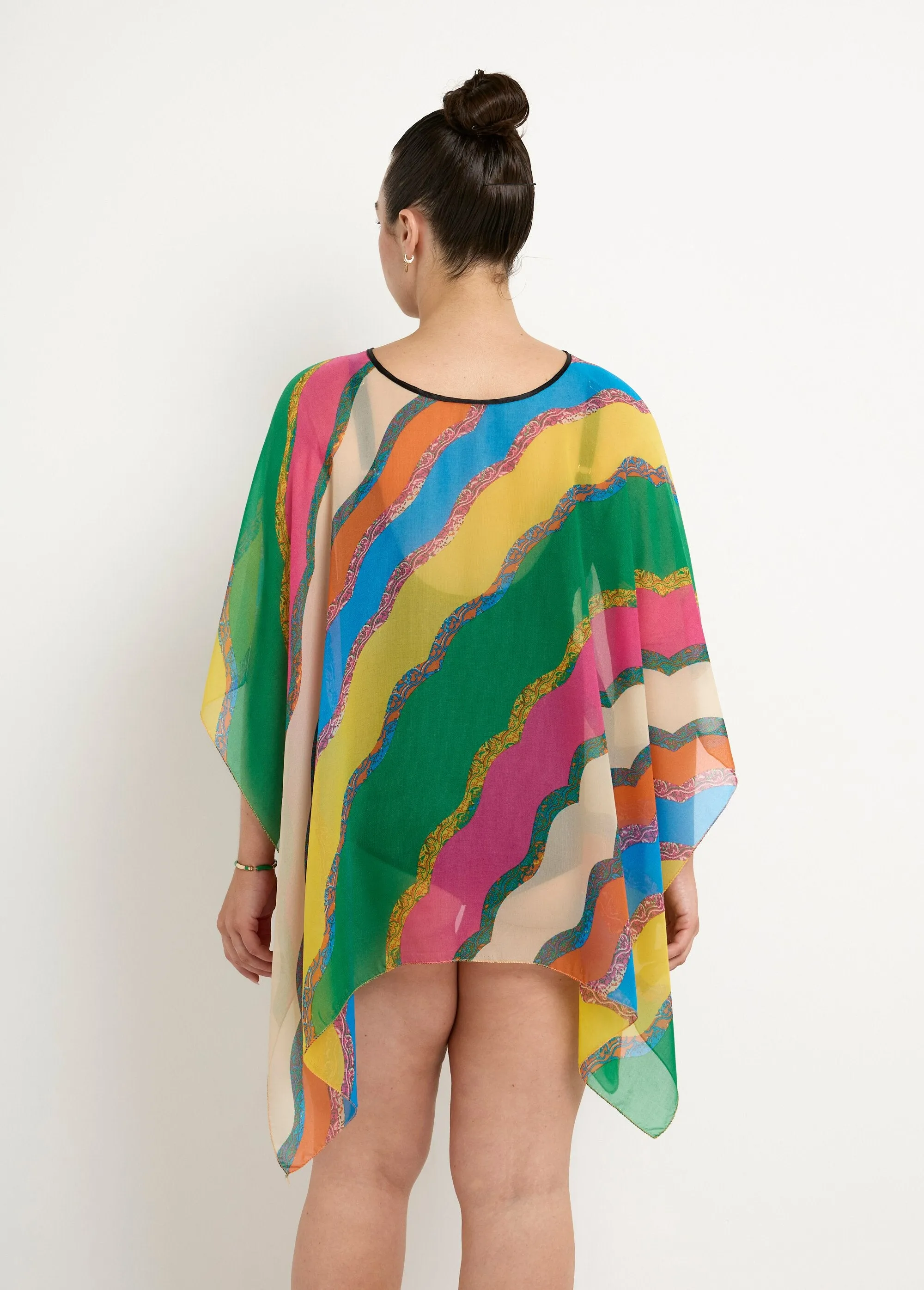 Beach tunic with veil and stylized stripes