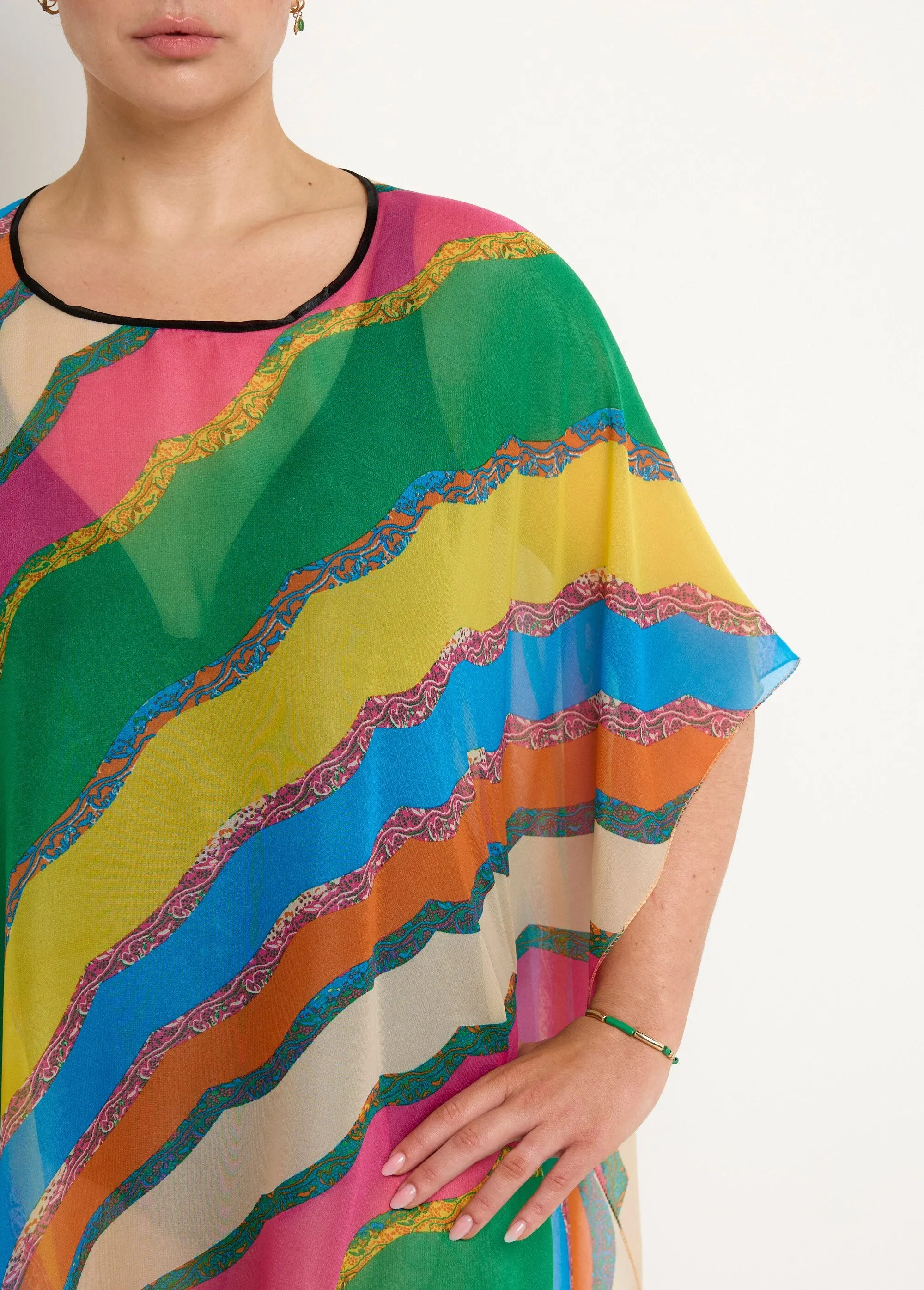Beach tunic with veil and stylized stripes