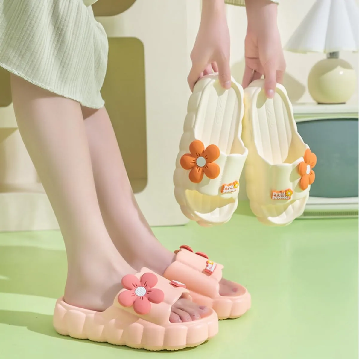 Cloud Slides for Women Cute Pink Flower Thick Sandals Bathroom Open To Slides Non-Slip Lightweight Summer Outdoor