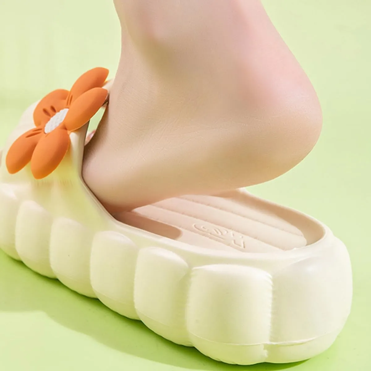 Cloud Slides for Women Cute Pink Flower Thick Sandals Bathroom Open To Slides Non-Slip Lightweight Summer Outdoor
