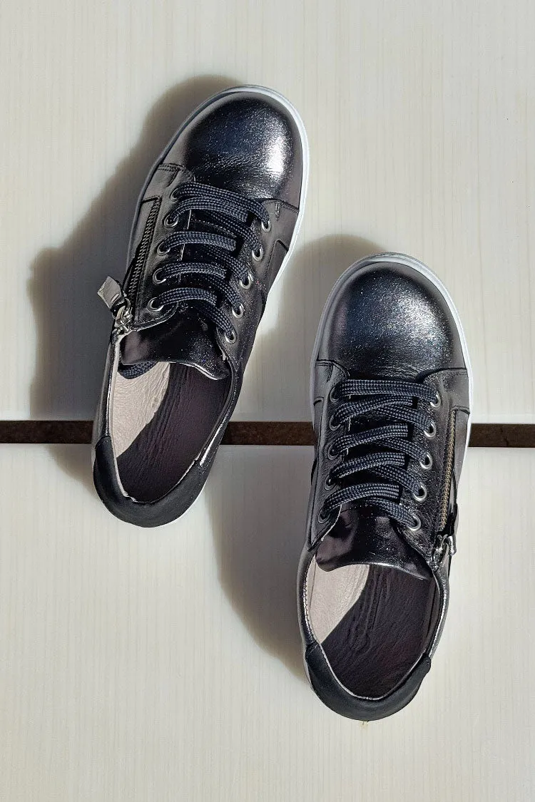 EG520 Sneakers in Pewter