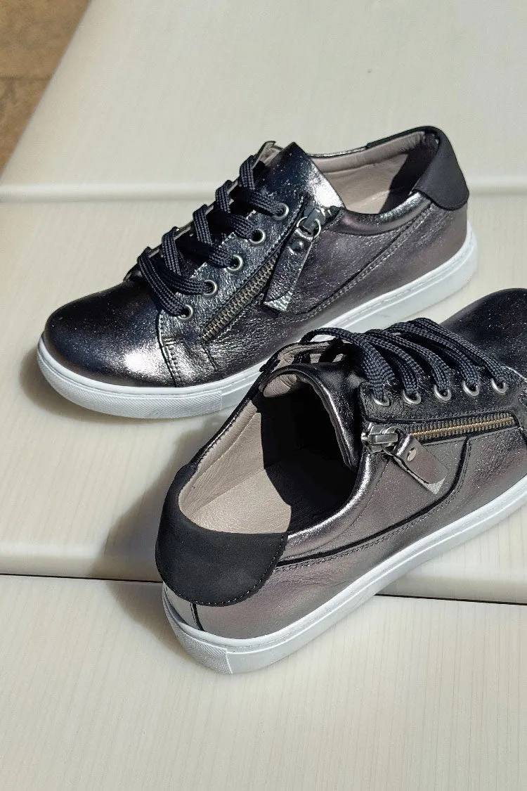 EG520 Sneakers in Pewter