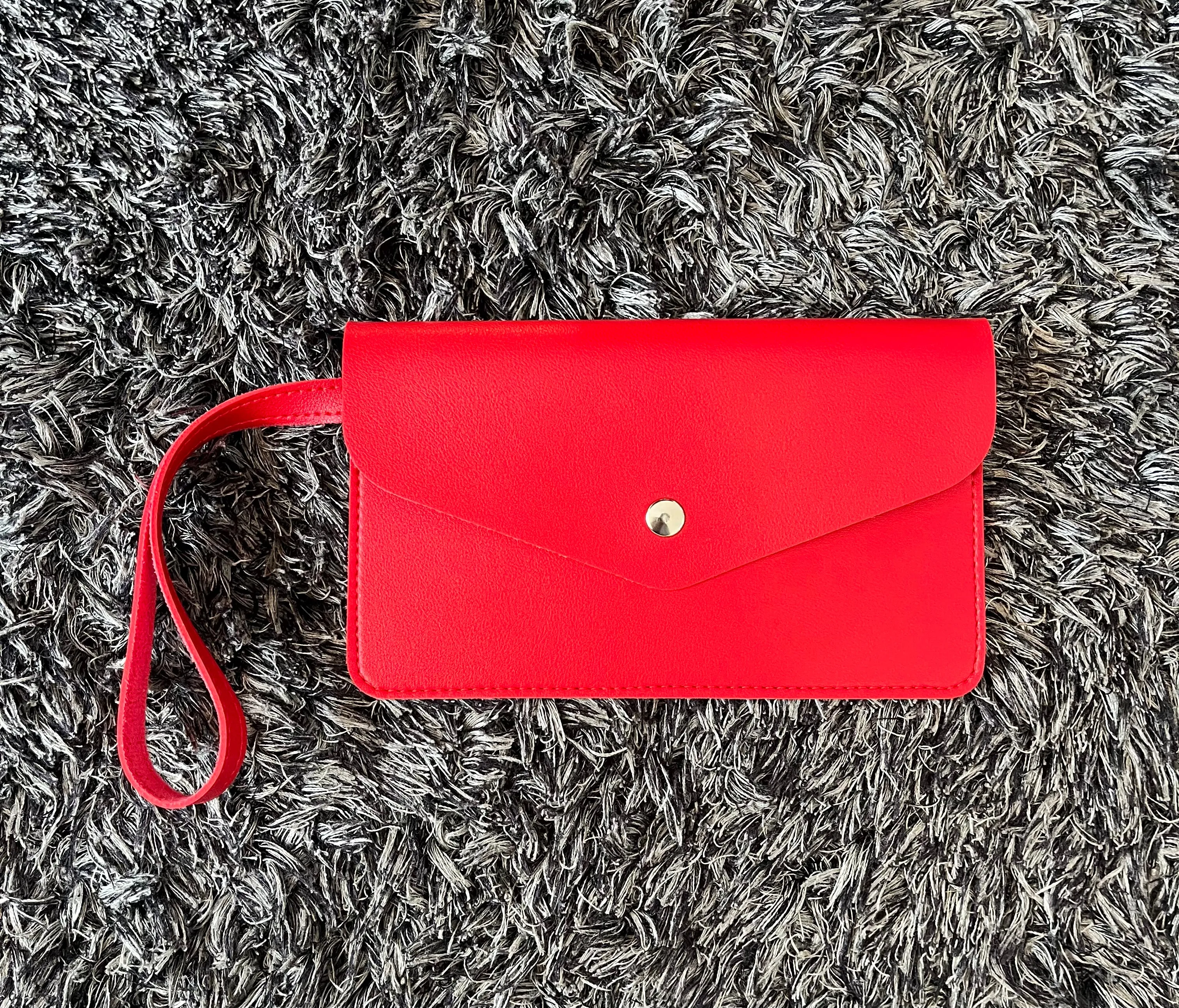 Judy Flat Wristlet