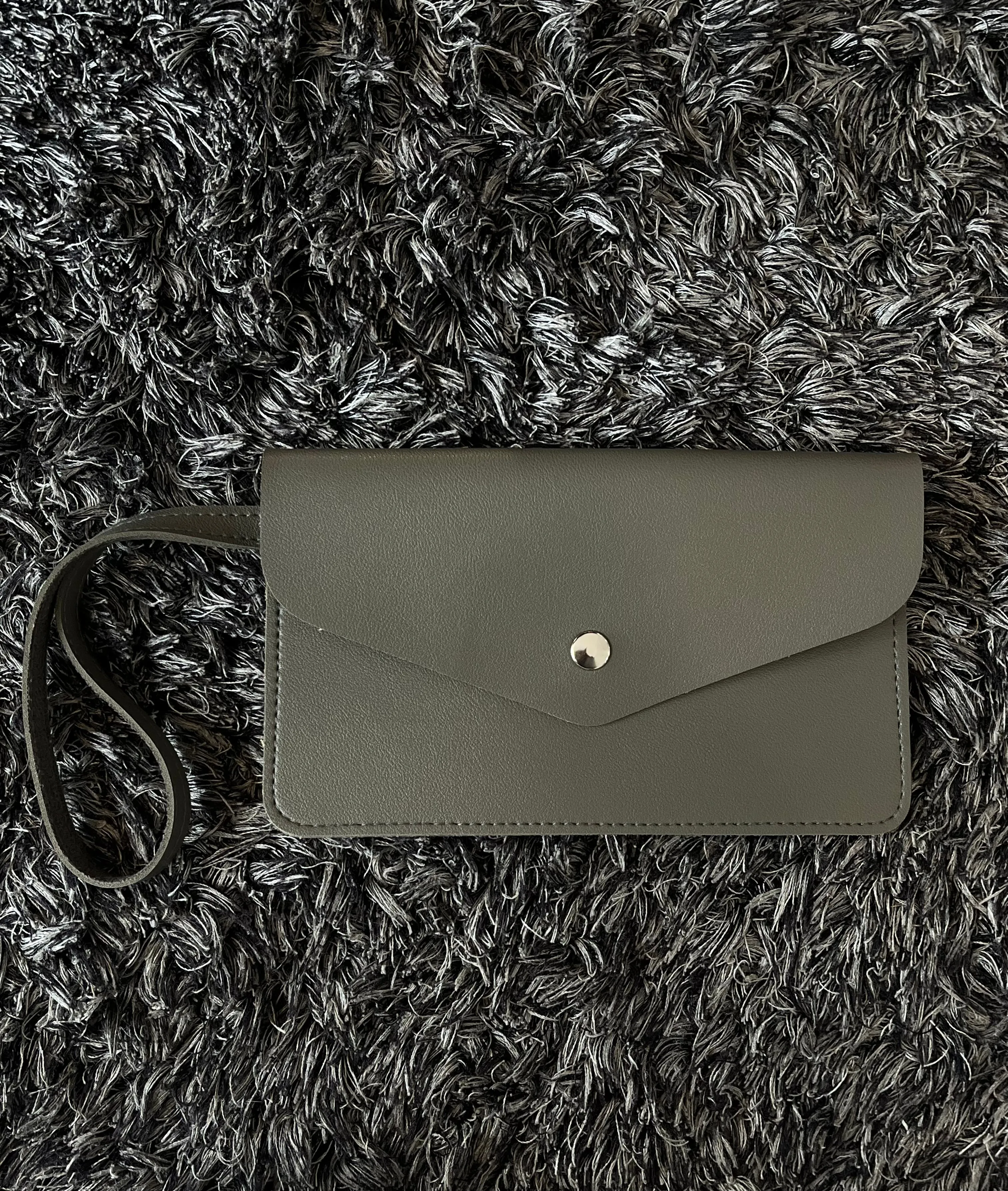 Judy Flat Wristlet