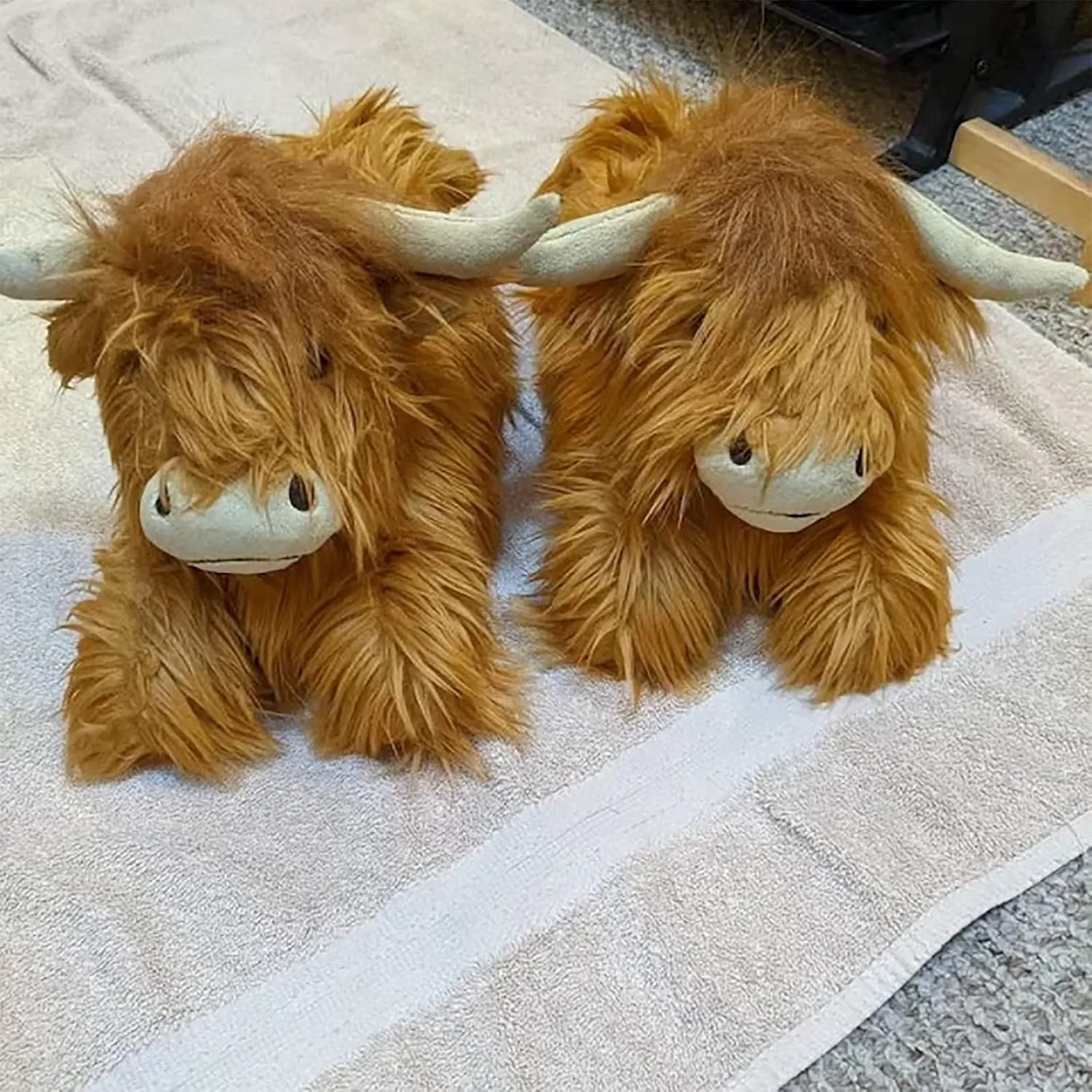 LELEBEAR Highland Cow Plush Scottish Cow Slippers, Soft Warm Animal Home Indoor Slippers