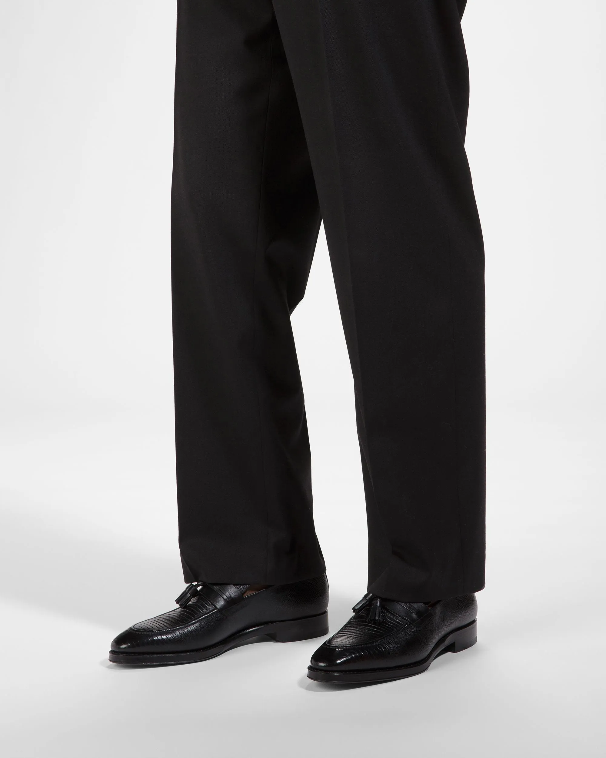Scuvier Leather Loafers In Black