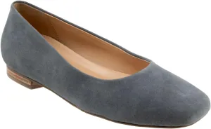 Trotters Women's Emotion Loafer Flat