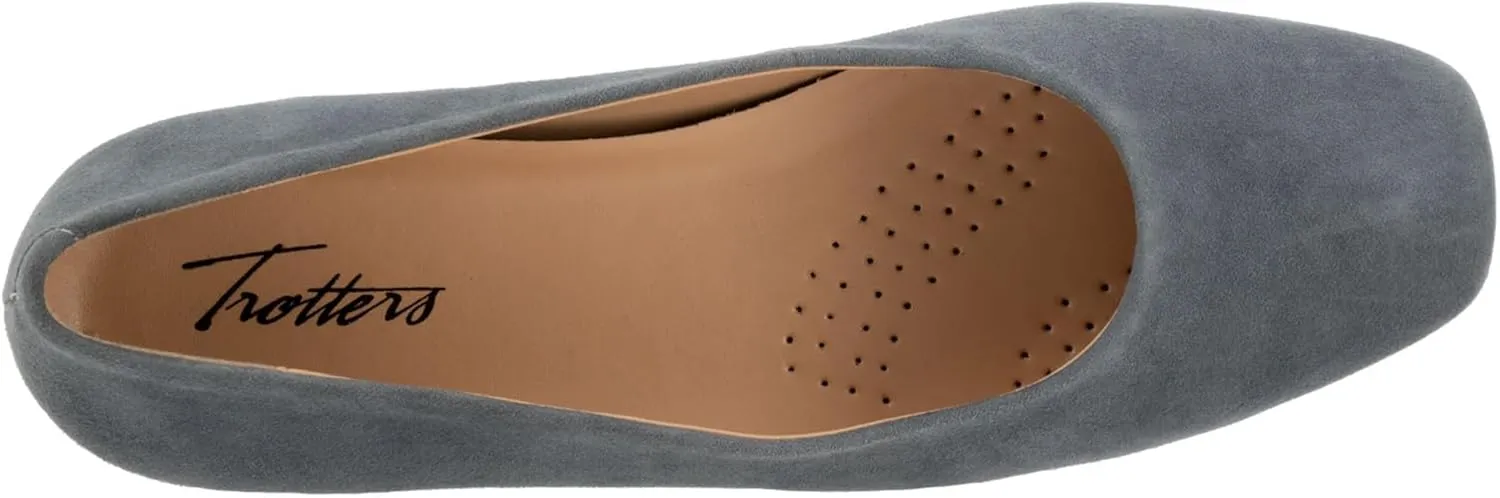Trotters Women's Emotion Loafer Flat