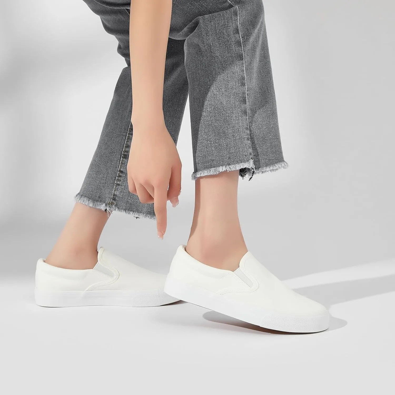 Women's Slip on Shoes Canvas Sneakers Loafers Non Slip Shoes Low Top Casual Shoes