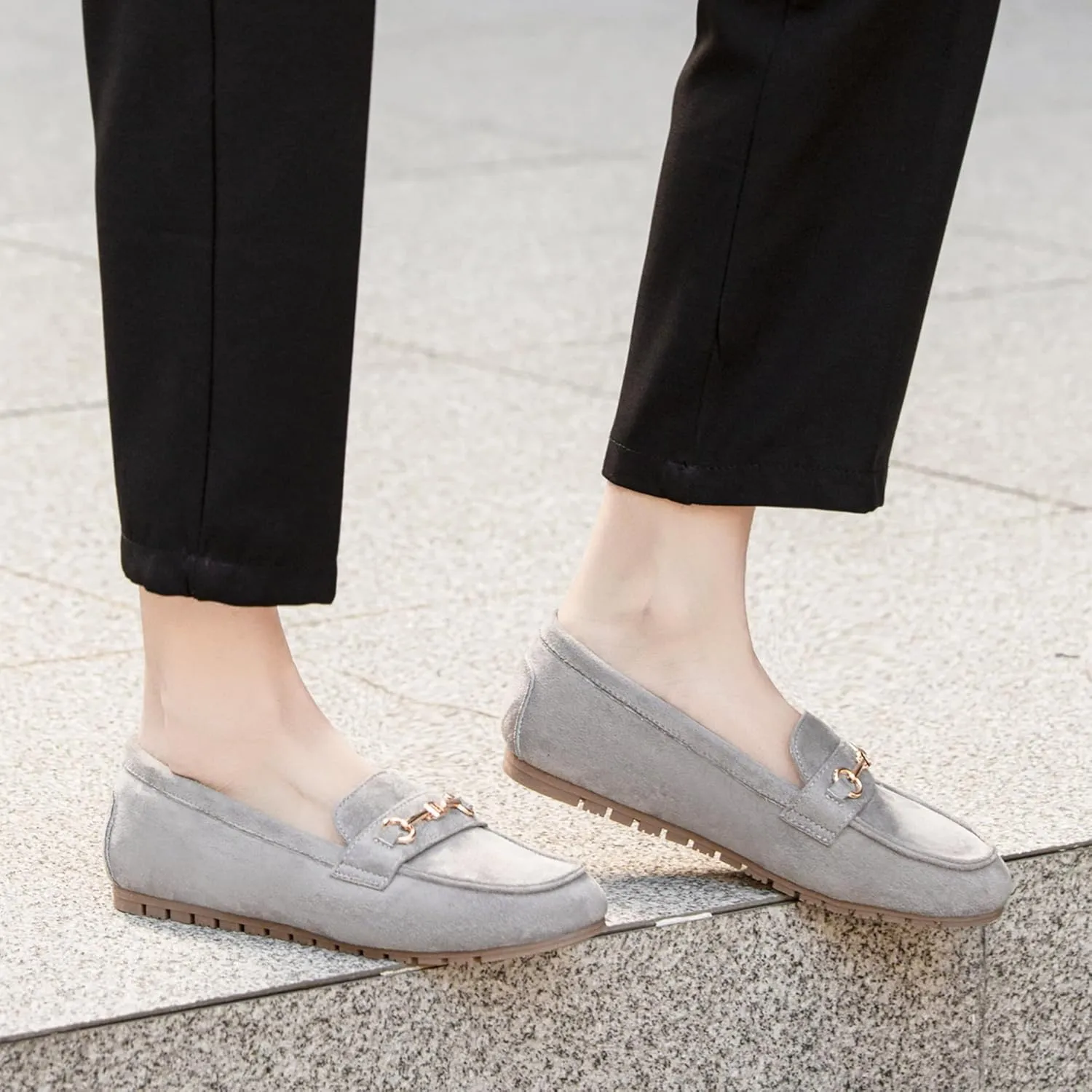 Women's Wide Loafers Casual Slip on Flat Shoes Women's Comfort Penny Loafers with Arch Support Women Dressy Moccasins
