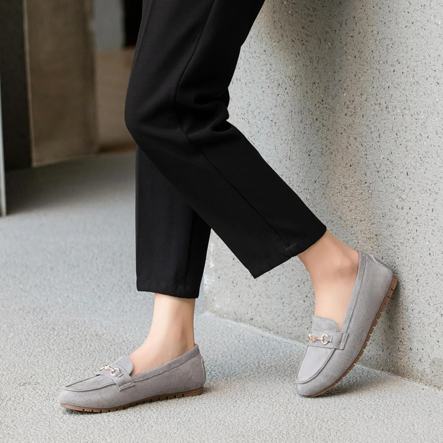 Women's Wide Loafers Casual Slip on Flat Shoes Women's Comfort Penny Loafers with Arch Support Women Dressy Moccasins